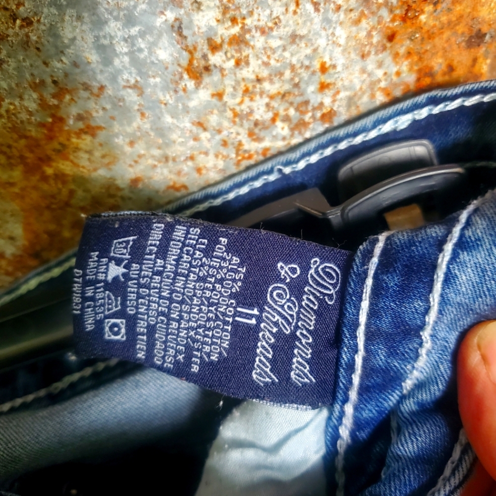 Diamonds & Threads Jeans - Picture 5 of 5